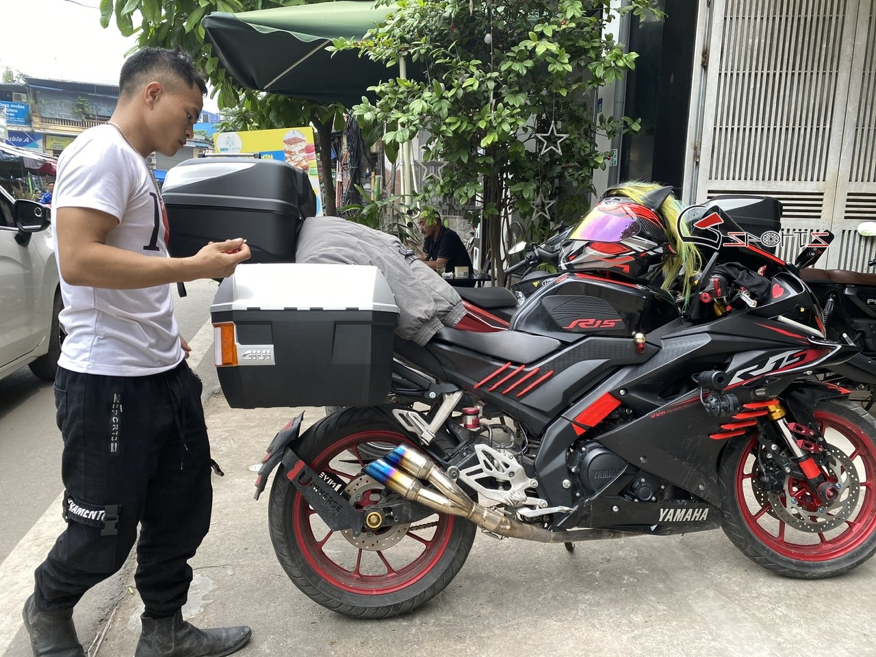 yamaha r15 lap thung xe may givi gsports 4