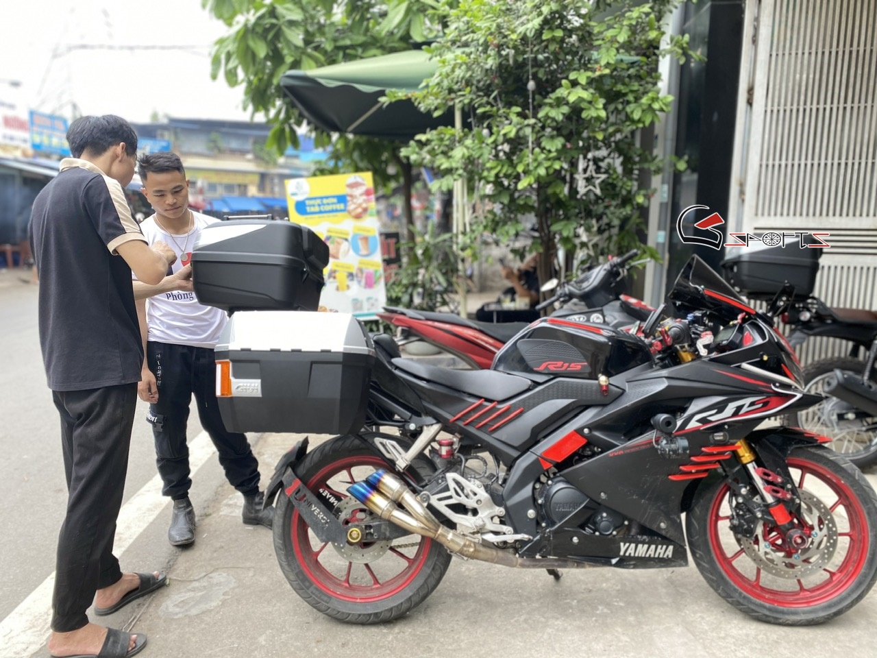 yamaha r15 lap thung xe may givi gsports 8