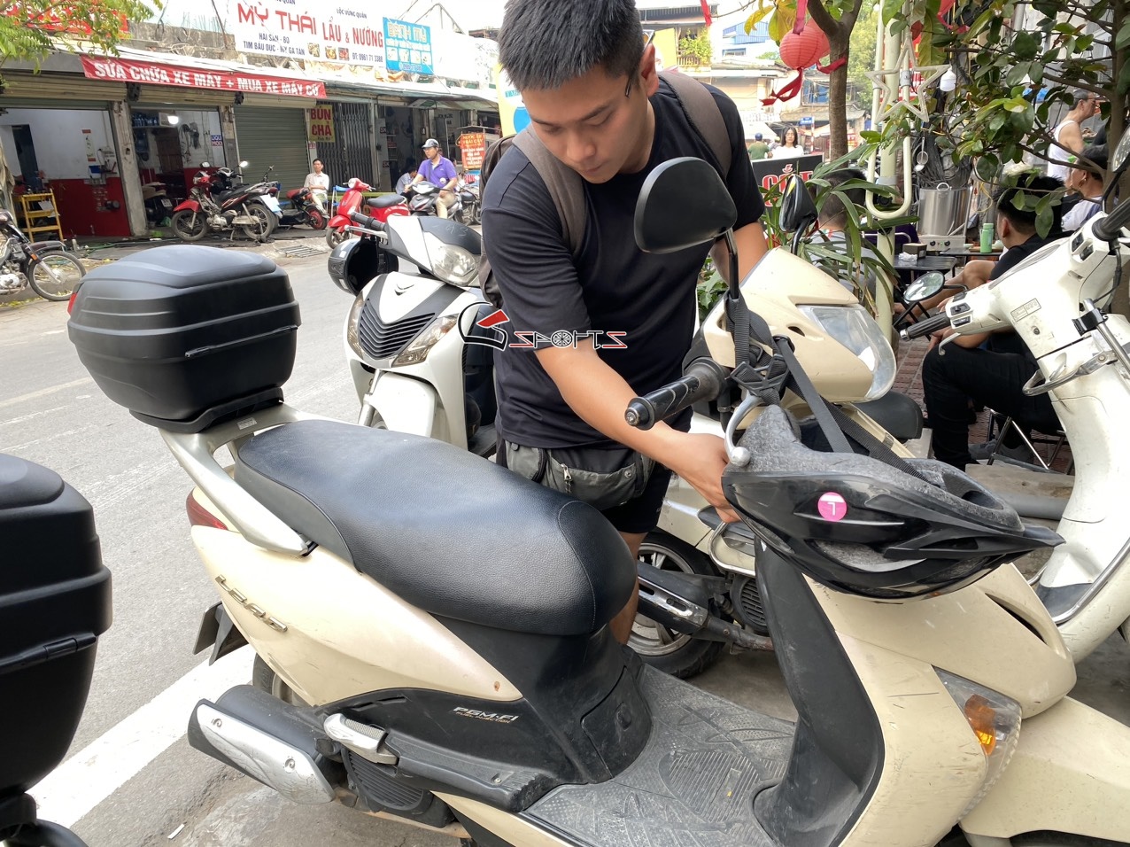 thung givi lap xe lead gsports 2