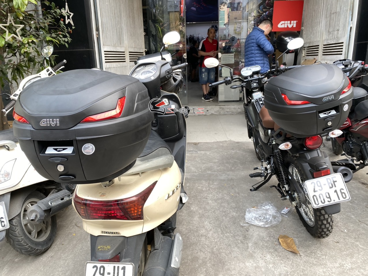 thung givi lap xe lead gsports 5