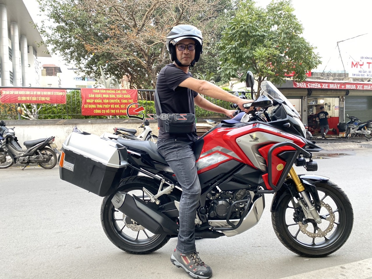 Thung Givi E23 nap bac