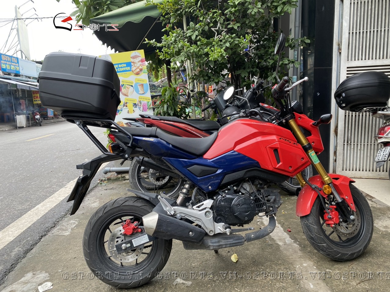 Xe MSX125 lắp thùng xe máy Givi 