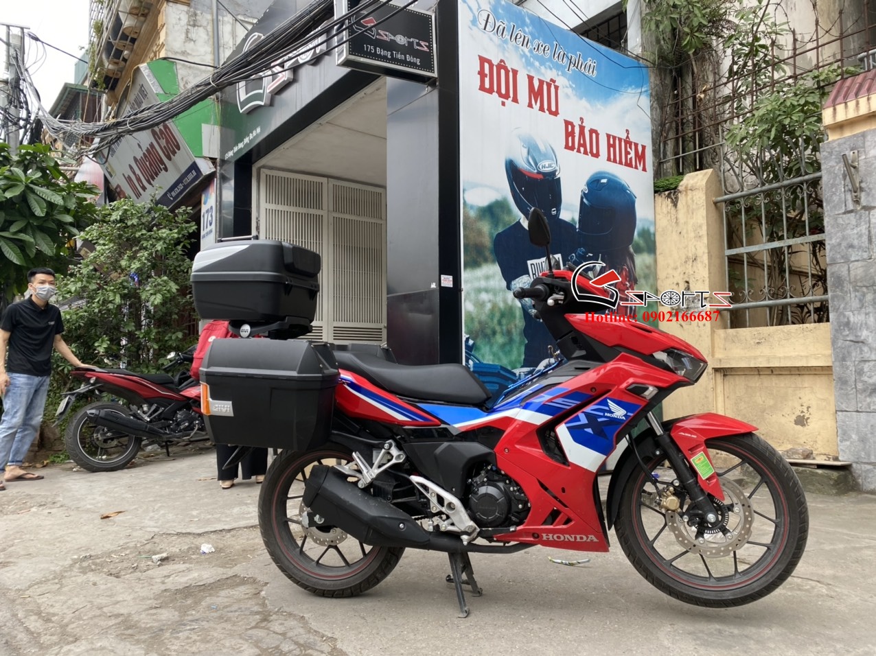 thung givi co tua lung lap xe winnerx 1