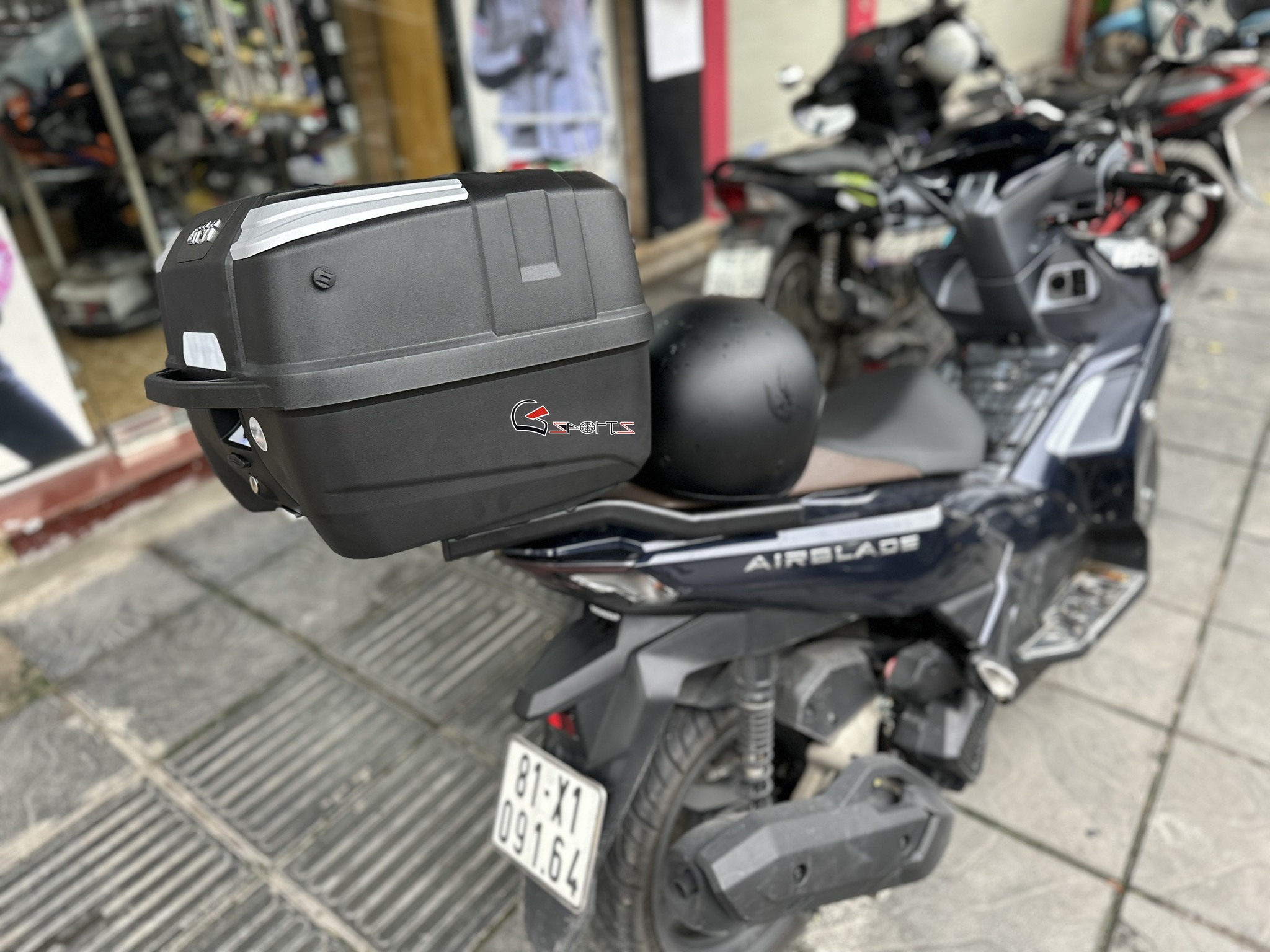 Thùng Givi chính hãng tại Hà Nội.
