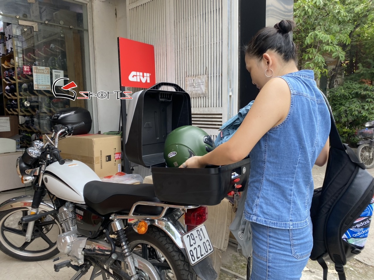 thung givi b32n lap xe yamaha gsports 2