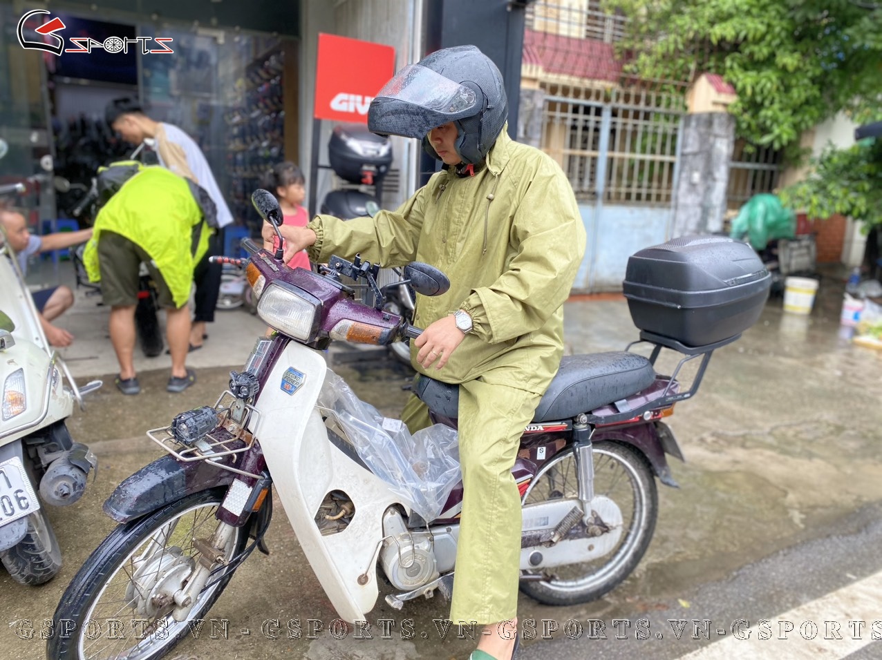 thung xe may givi chinh hang