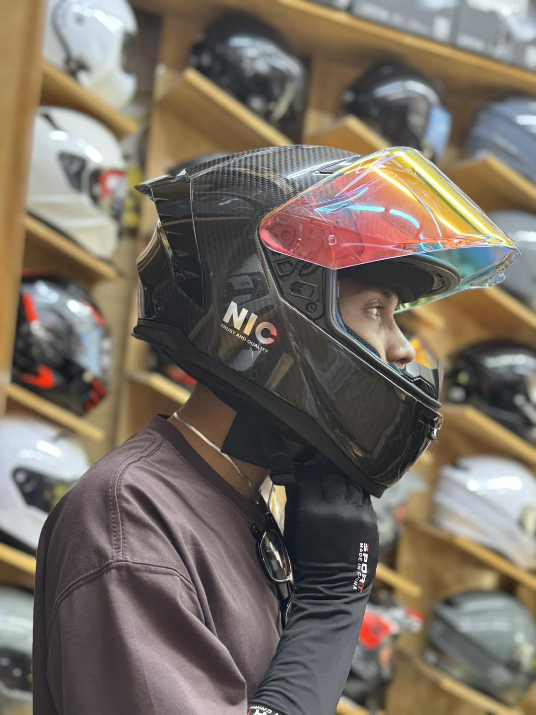 Mu bao hiem NIC N01 F carbon cao cap