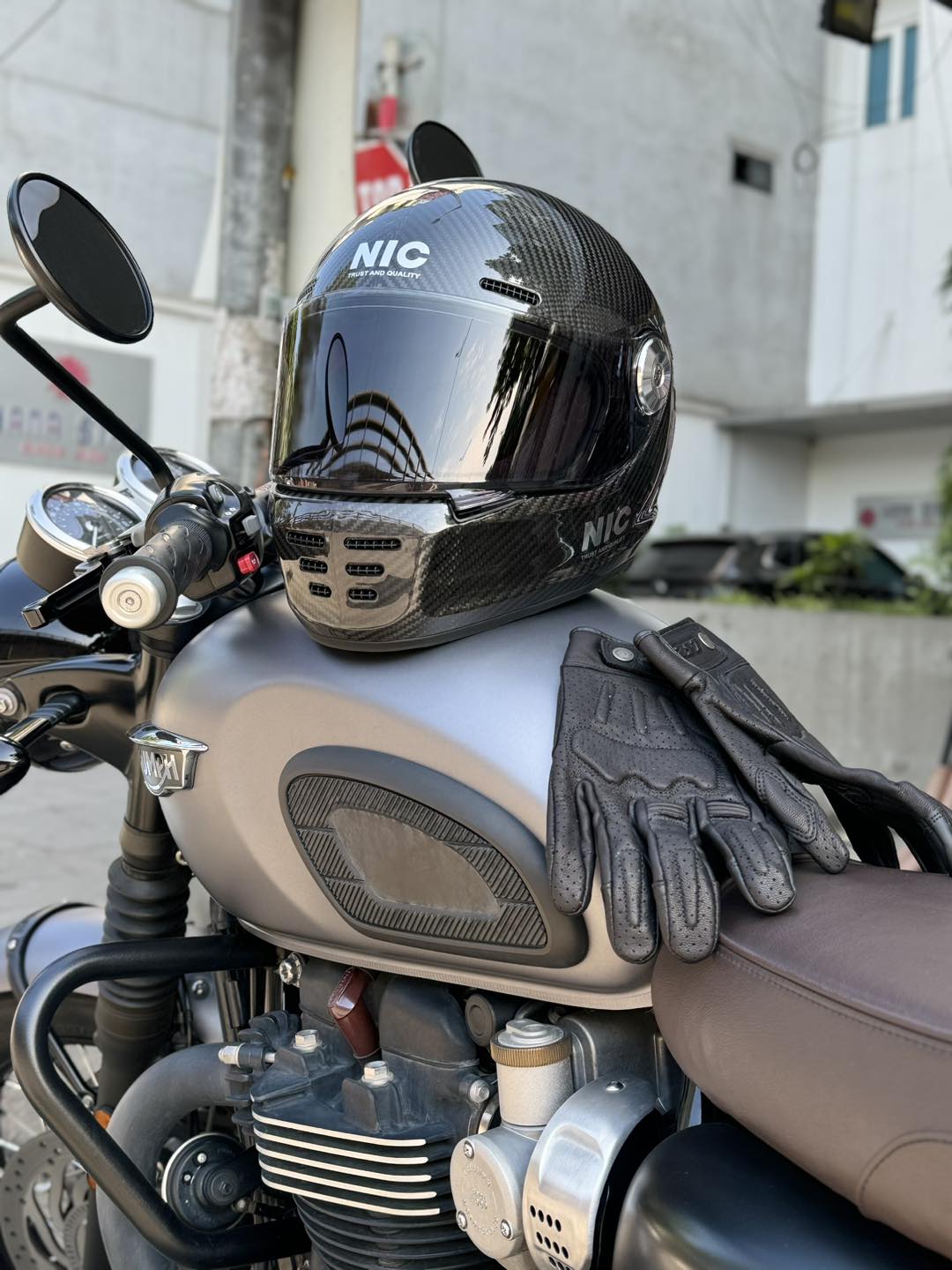 Mu bao hiem NIC N06 classic carbon. Mu bao hiem NIC N06 classic carbon.