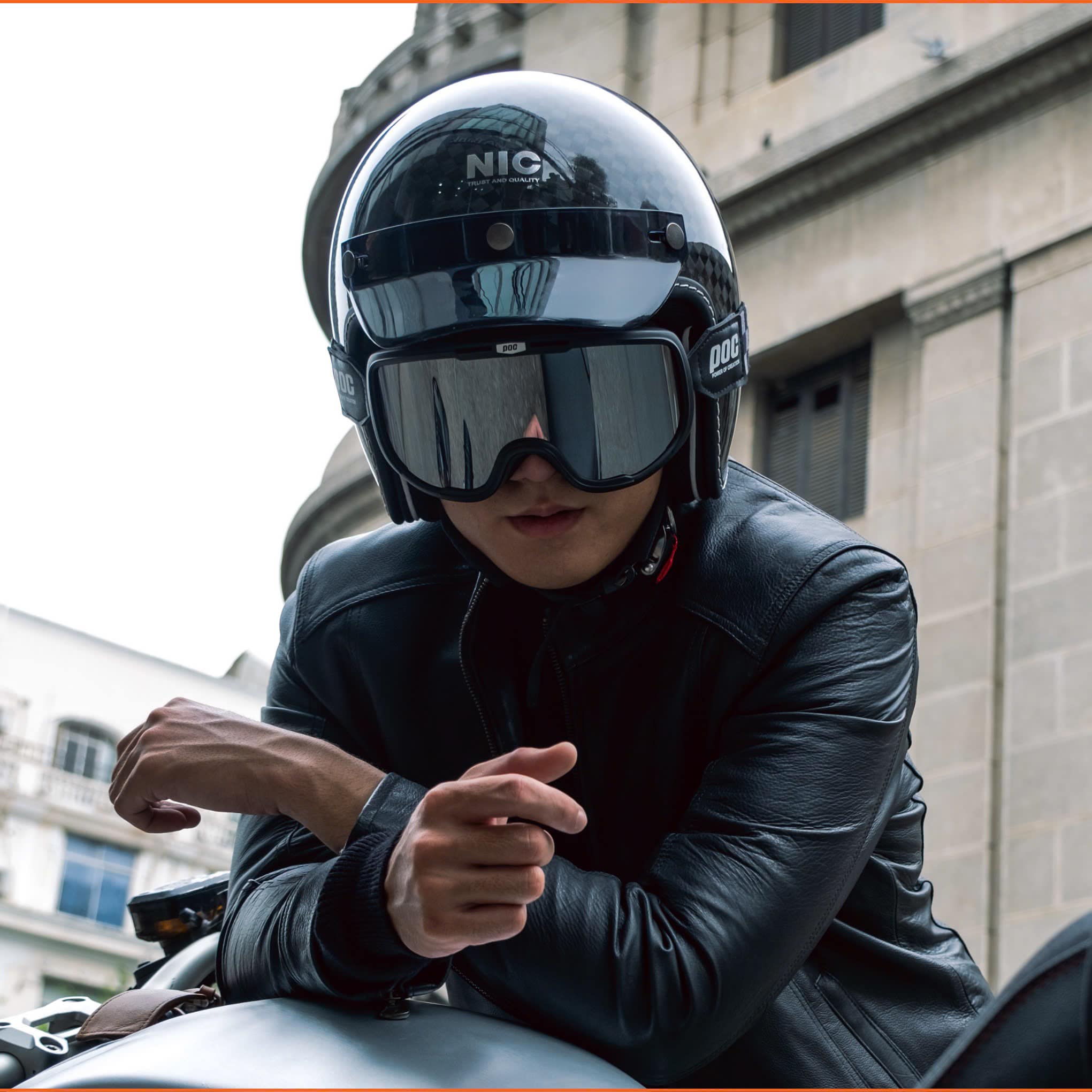 mu bao hiem NIC N03 chinh hang carbon sieu nhe. mu bao hiem NIC N03 chinh hang carbon sieu nhe.