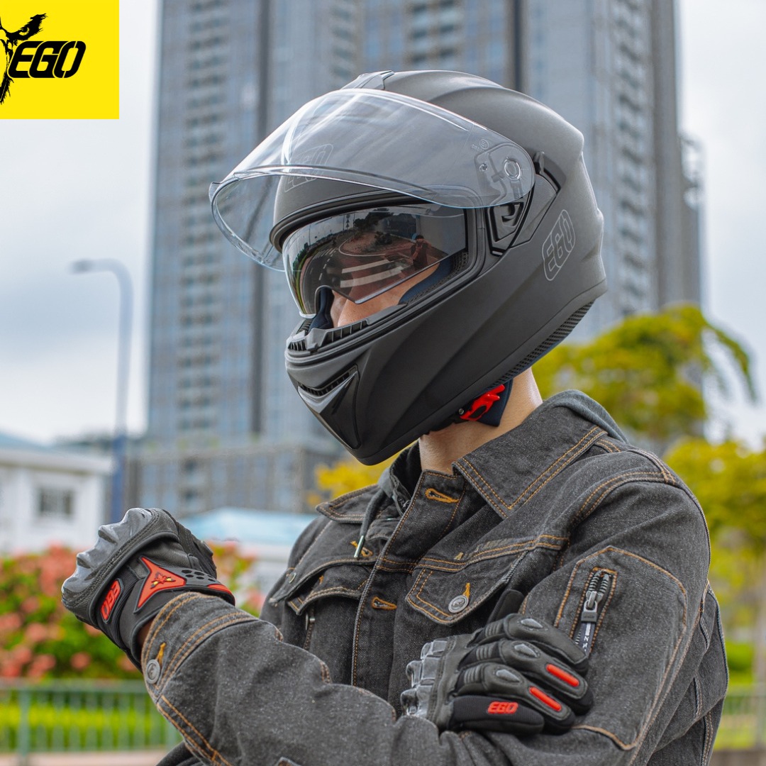 Mu bao hiem EGO E81 trang bi hai kinh di ca ngay va dem.