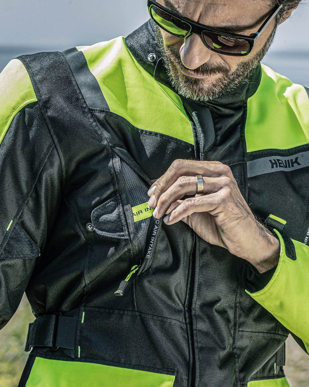 Ao giap HEVIK ADV thoang khi. Ao giap HEVIK ADV thoang khi.