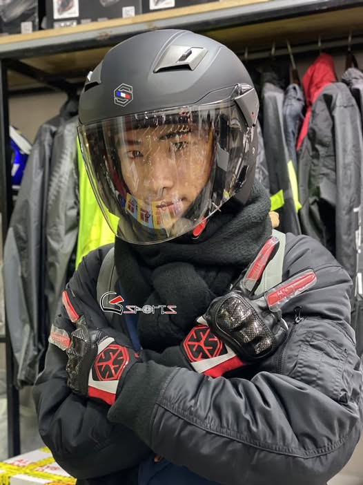 Gang tay SCOYCO MC122 gu carbon cuc chat.