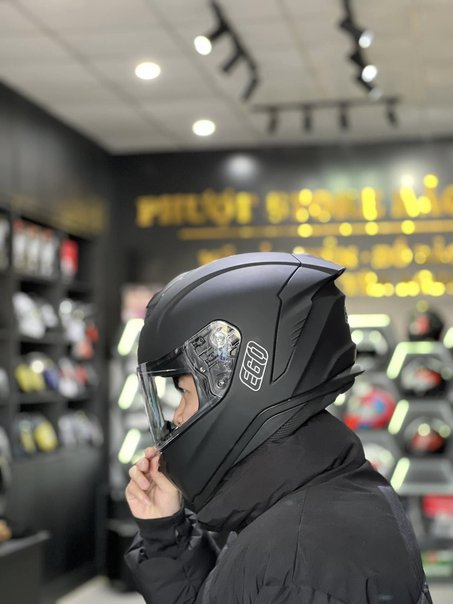 Mu bao hiem EGO E71 chinh hang. Mu bao hiem EGO E71 chinh hang.