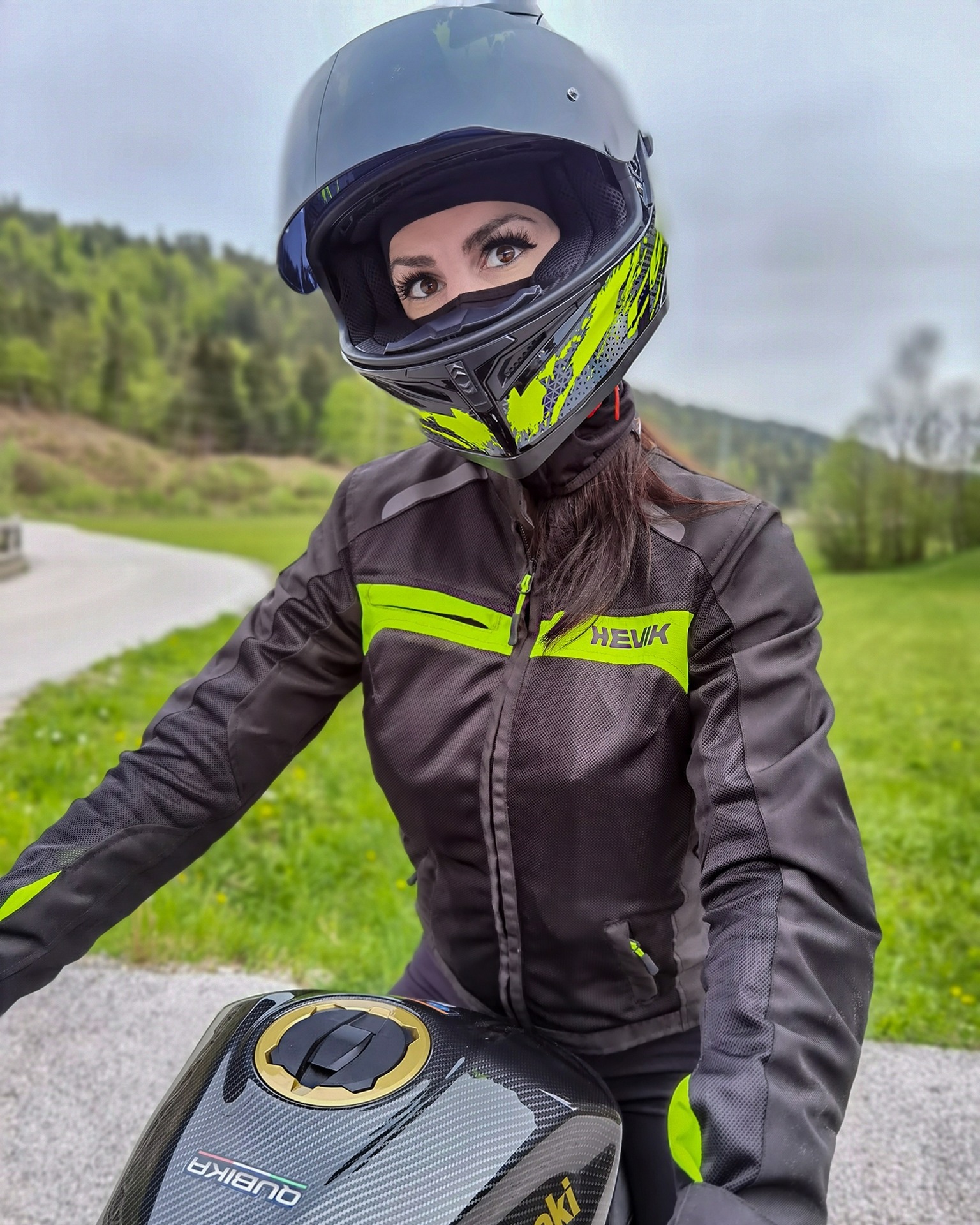 Set giap HEVIK nu ca tinh.