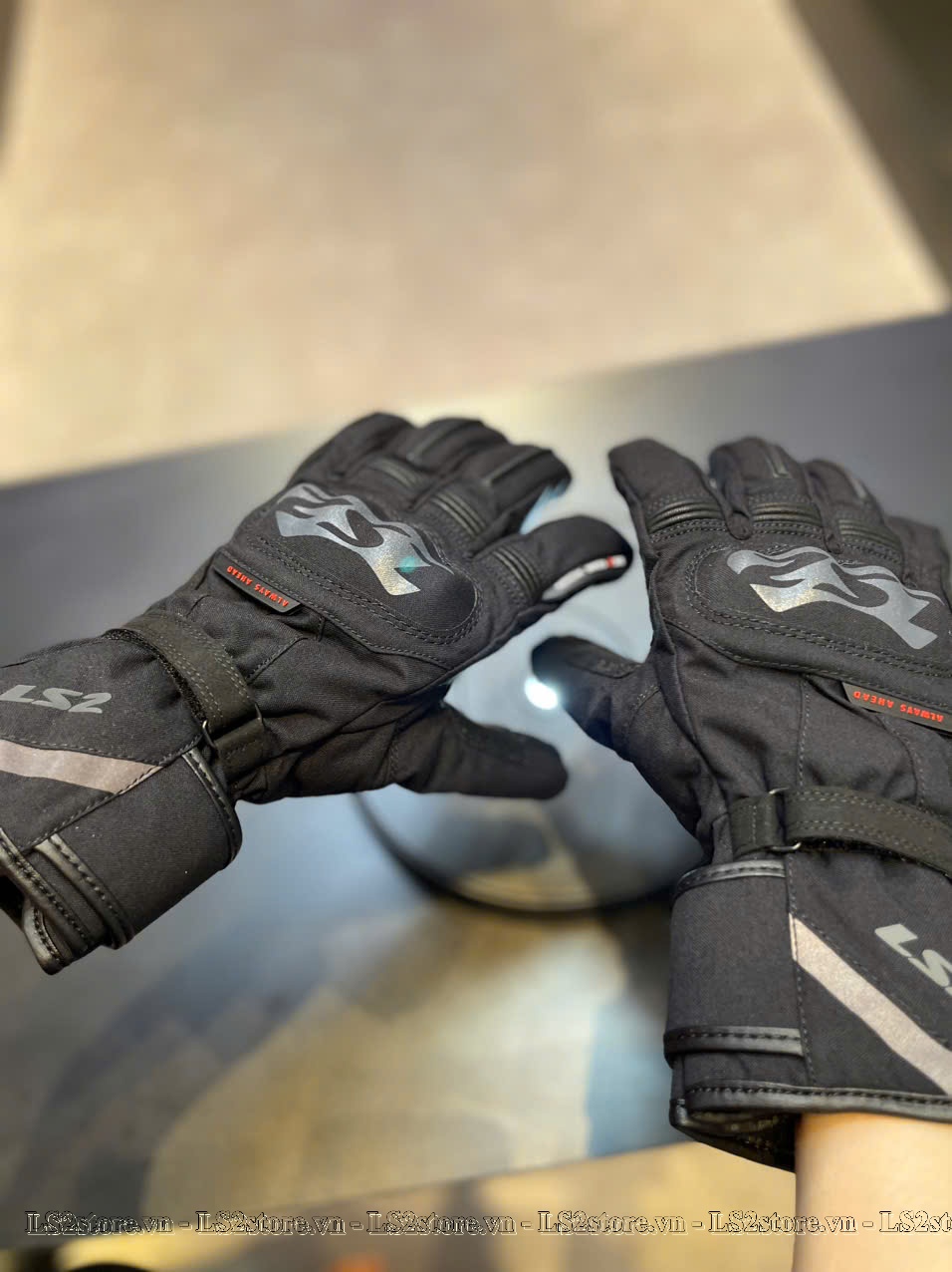 gang tay ls2 snow man gsports 2592 2