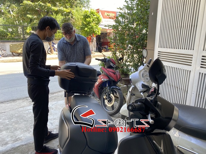 Thùng Givi B360N lắp xe Vinfast