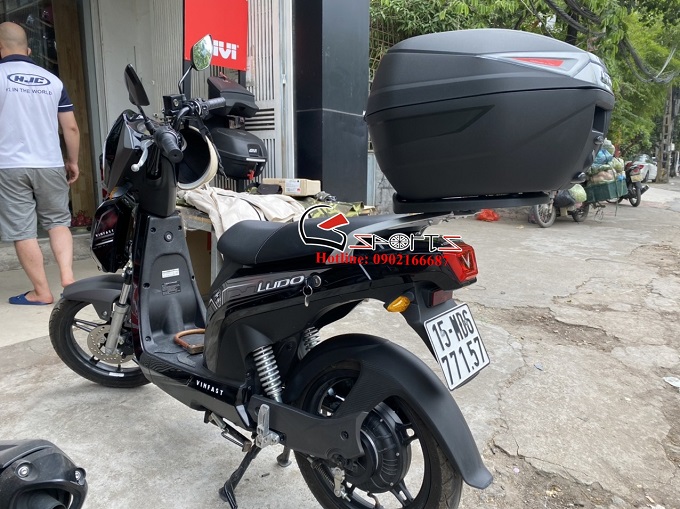 thung givi c30n lap xe vinfast ludo 4
