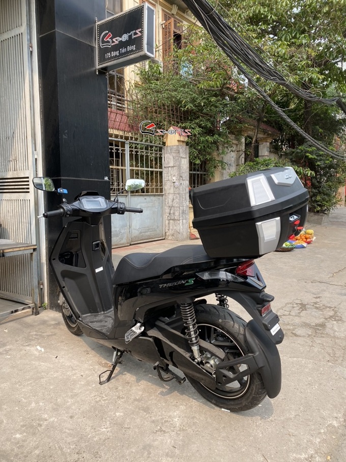 vinfast theons lap thung givi b32n 3