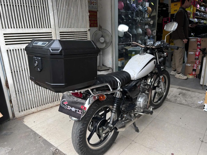 yb125 thung xe may lap thung givi 4